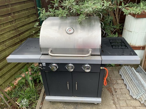 Dreiflammiger gasgrill mit - gasgrill,, 2